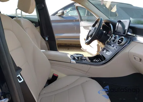 2016 Mercedes-Benz C 300 z USA, uszkodzony, nr VIN WDDWF4JB3GR179176